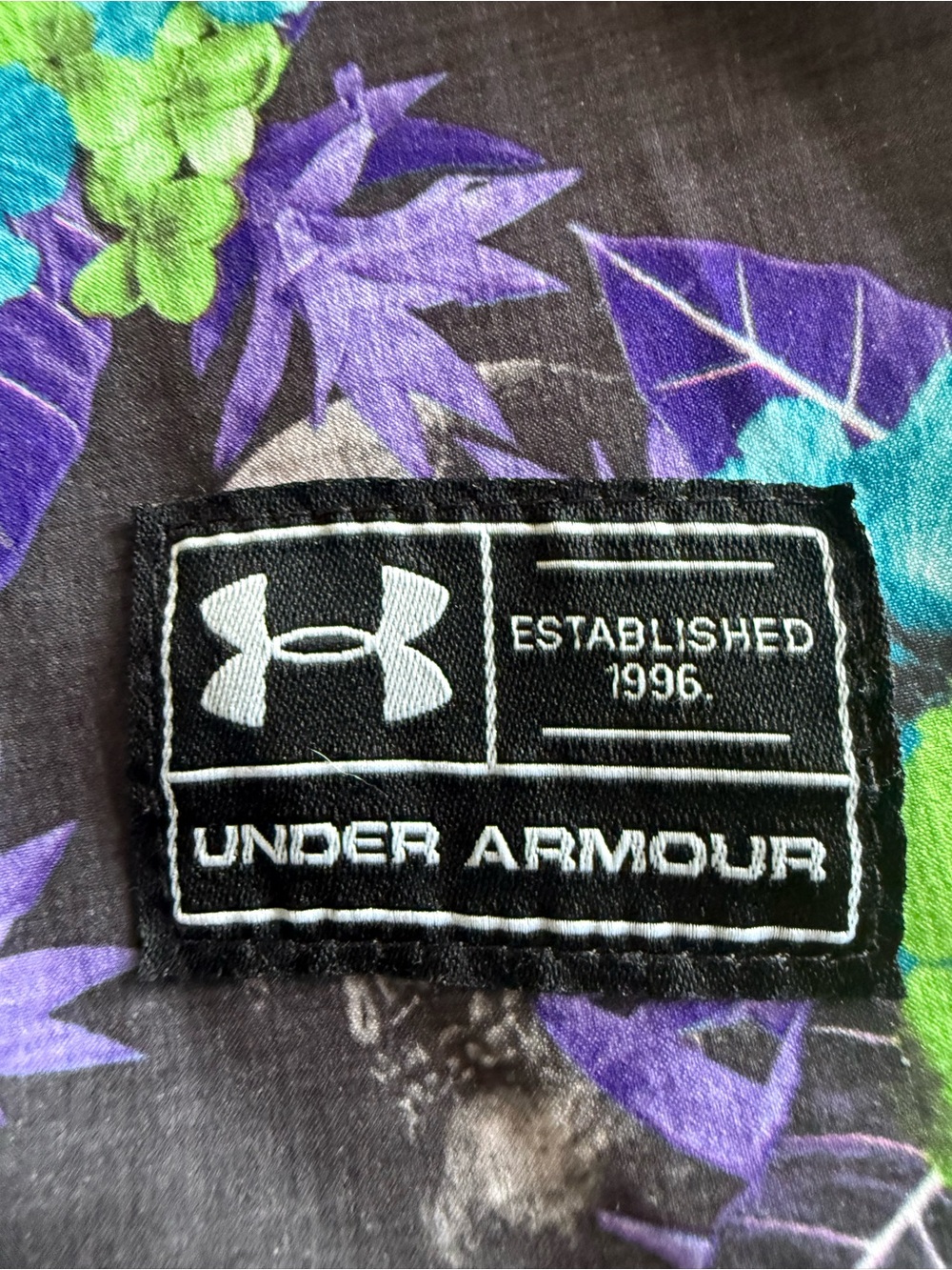 Under Armour Men's Loose Floral Black and Teal Board Shorts, Size 34 - Picture 5 of 6